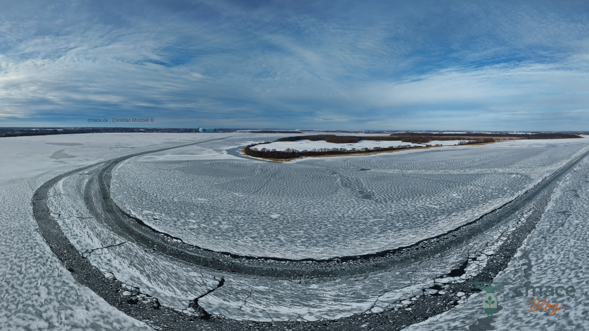 Fahrrinne-Panorama mit Werft und Drigge auf Rügen