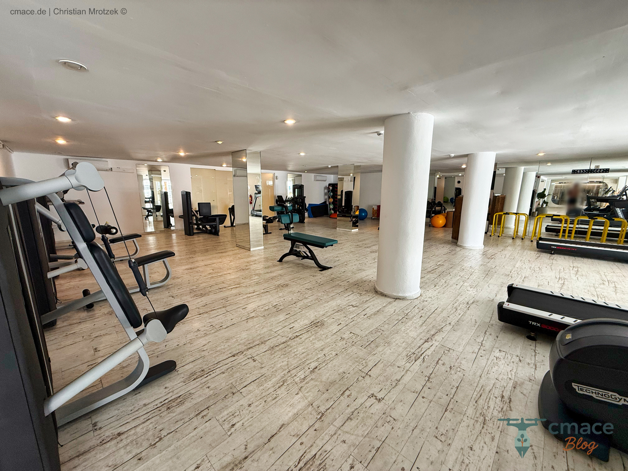 Großzügiger Überblick über das Hotelgym