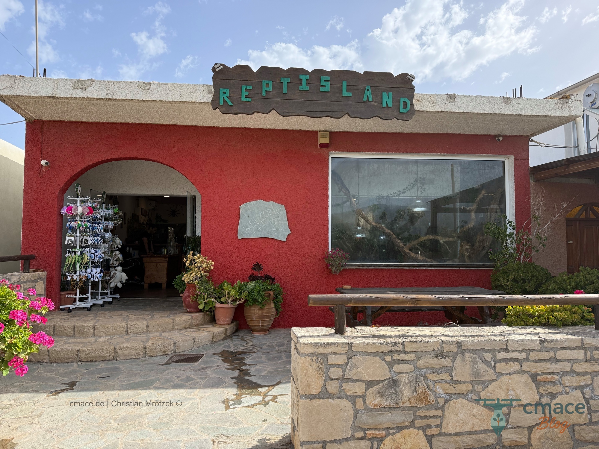 Außenansicht und Eingang von Reptisland auf Kreta