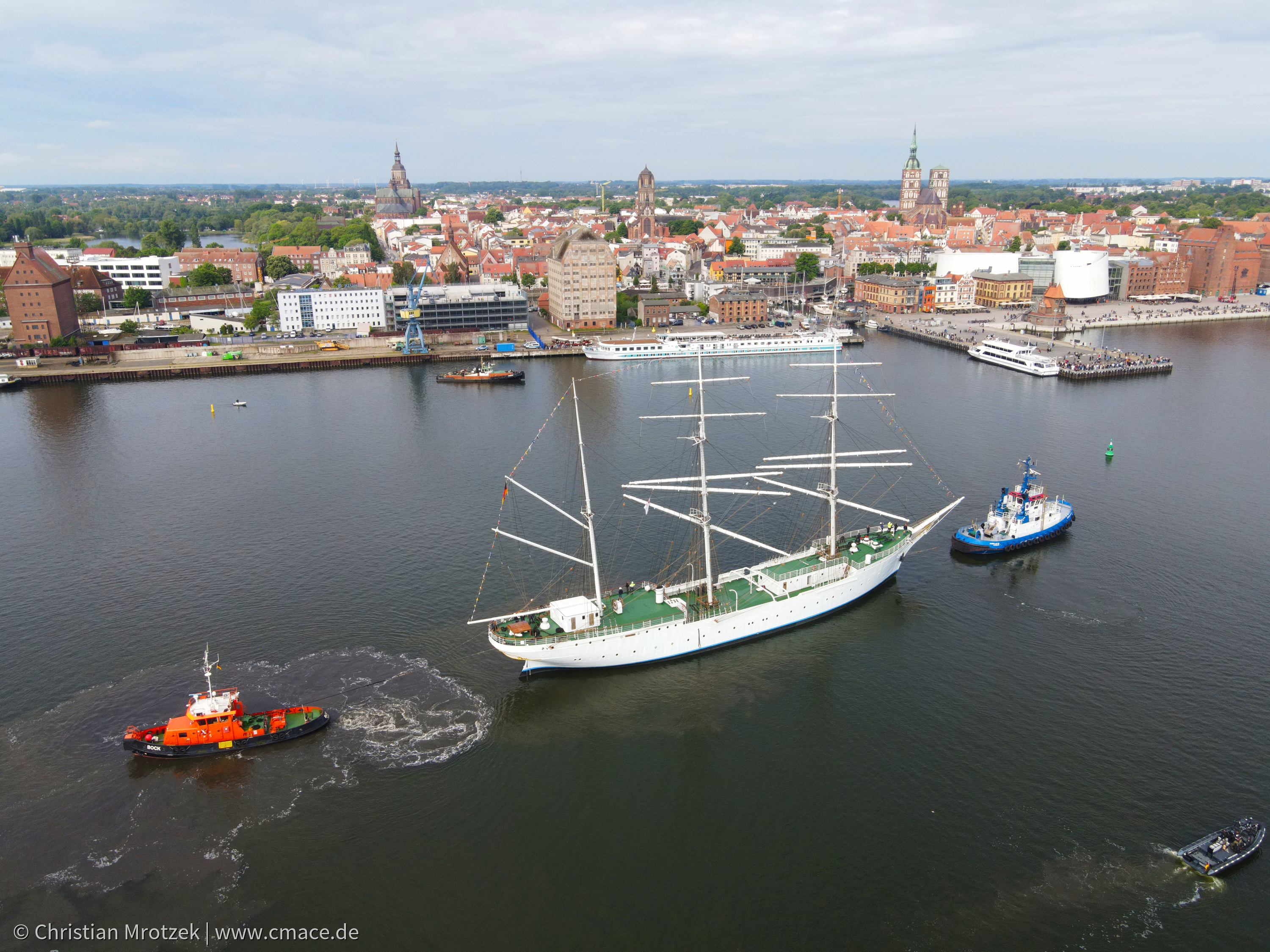 Gorch Fock I - kurz vor dem Stralsunder Hafen