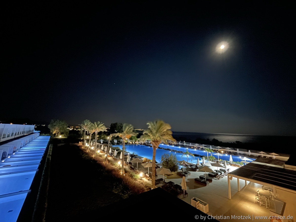 Gennadi Grand Resort - Poolanlage bei Nacht