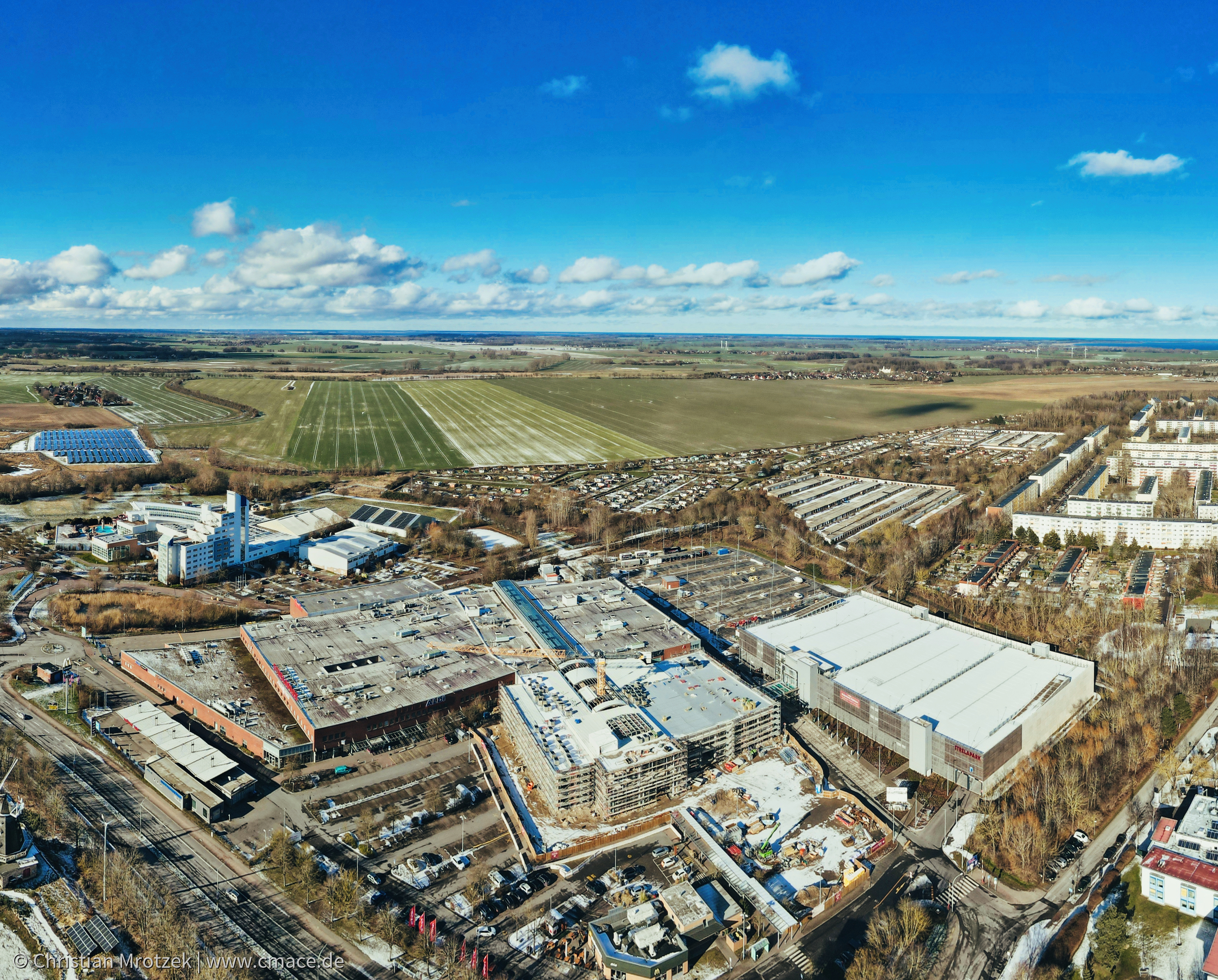 Strelapark Stralsund im Wandel: Luftaufnahme der Erweiterungsarbeiten im Februar 2025