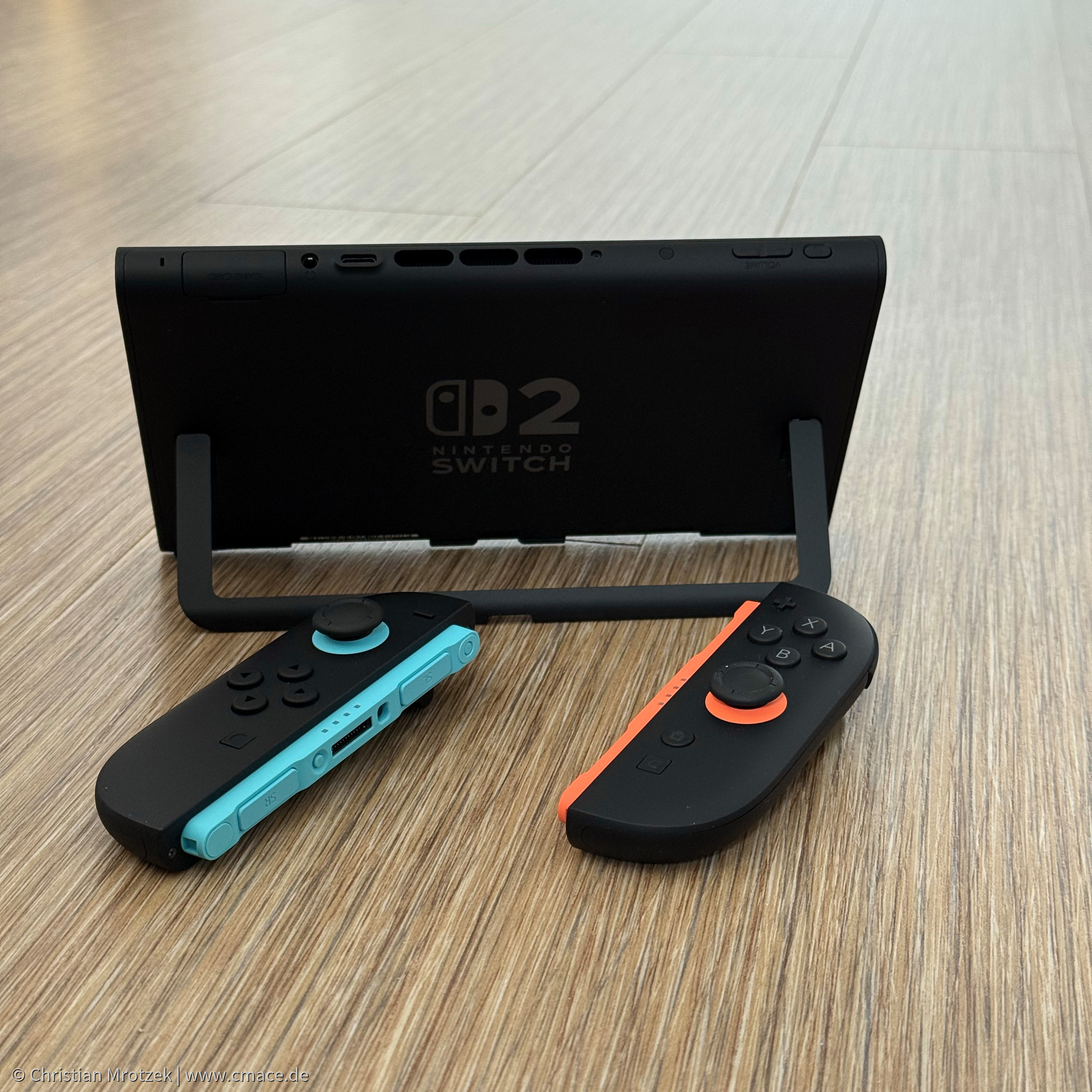 Nintendo Switch 2 – Rückansicht mit Joy-Cons