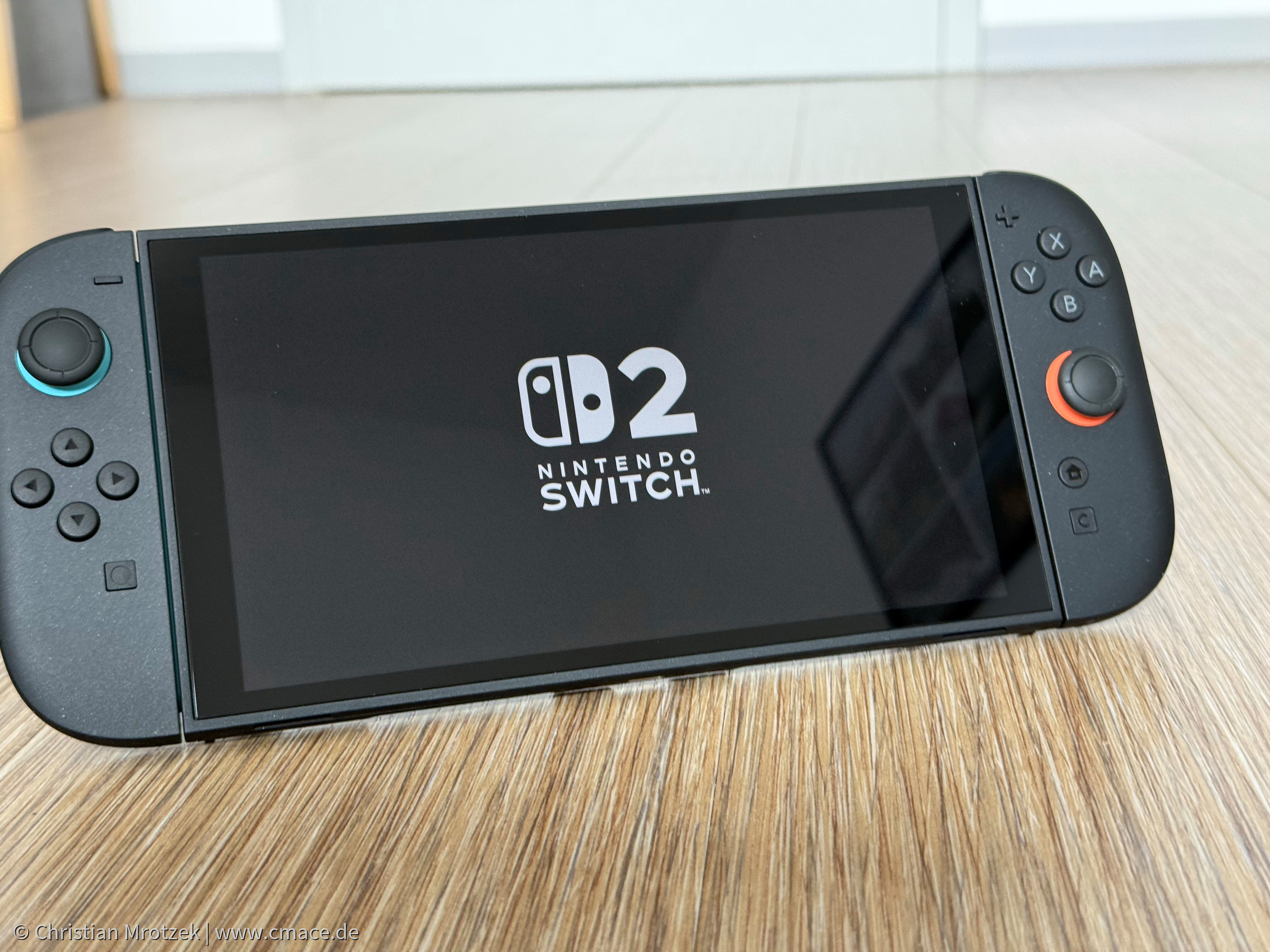 Nintendo Switch 2 – Frontansicht mit Joy-Cons
