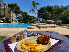 Snack am Pool – Genuss direkt an der Liege