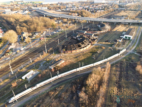 Verfallene Industriekultur: Luftaufnahme des Lokschuppens Stralsund