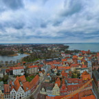 Baukran in der Altstadt Stralsund im März 2023 nach dem Aufbau