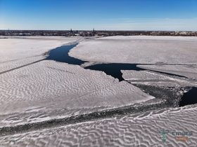 Stralsund vom Himmel: Eisschollen und die offene Schifffahrt