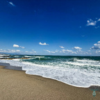 Leerer Strand am Vormittag