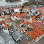 Baukran in der Altstadt Stralsund im März 2023 nach dem Aufbau