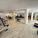 Großzügiger Überblick über das Hotelgym
