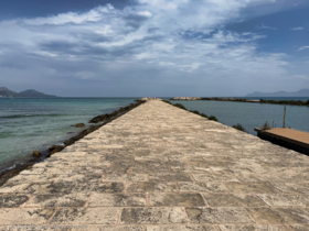 Die Mole an der Playa de Muro
