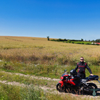 Mit dem Motorrad bei Seedorf auf Rügen