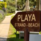 Wegweiser zum Strand – Playa de Muro