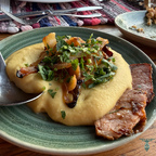 Püree und Fleisch aus der Hofküche