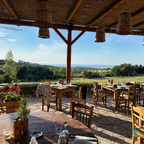Abendessen mit Blick über die Felder