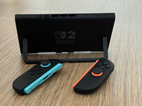 Nintendo Switch 2 – Rückansicht mit Joy-Cons