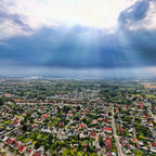 Sommerliches Stralsund unter dramatischem Regenhimmel